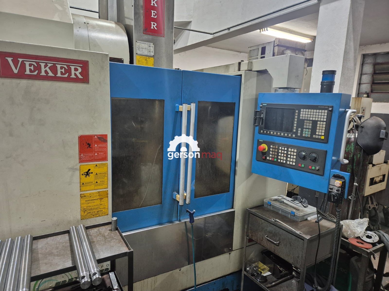 CENTRO DE USINAGEM VEKER MVK800 - ANO 2010 - GUIAS LINEARES